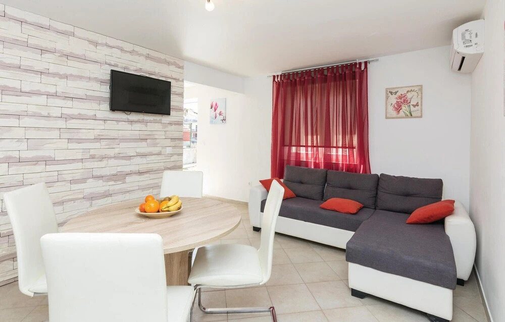 Two-Bedroom Holiday Home In Sukosan