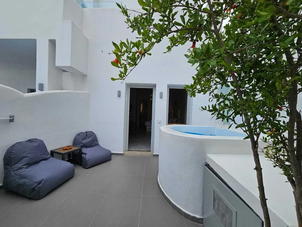 The Muse Of Santorini - Jacuzzi Suites