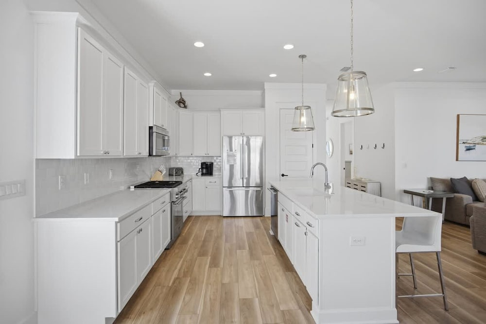7BR Heart of Home W Pool Near the Beach