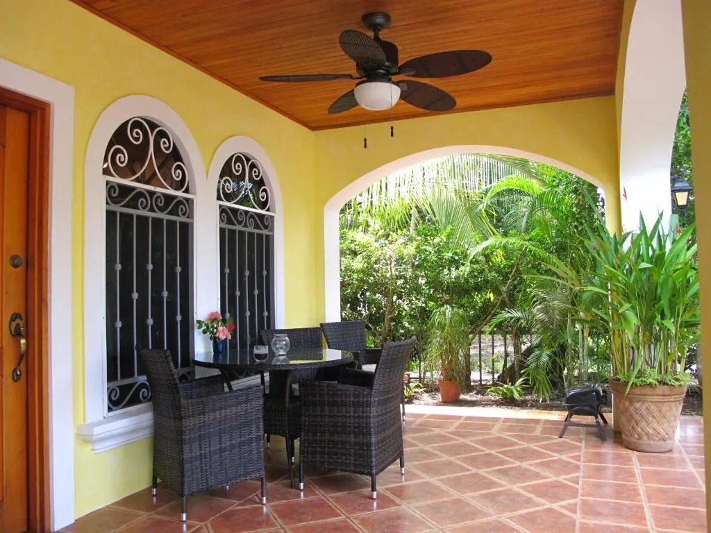 Casa Amarilla