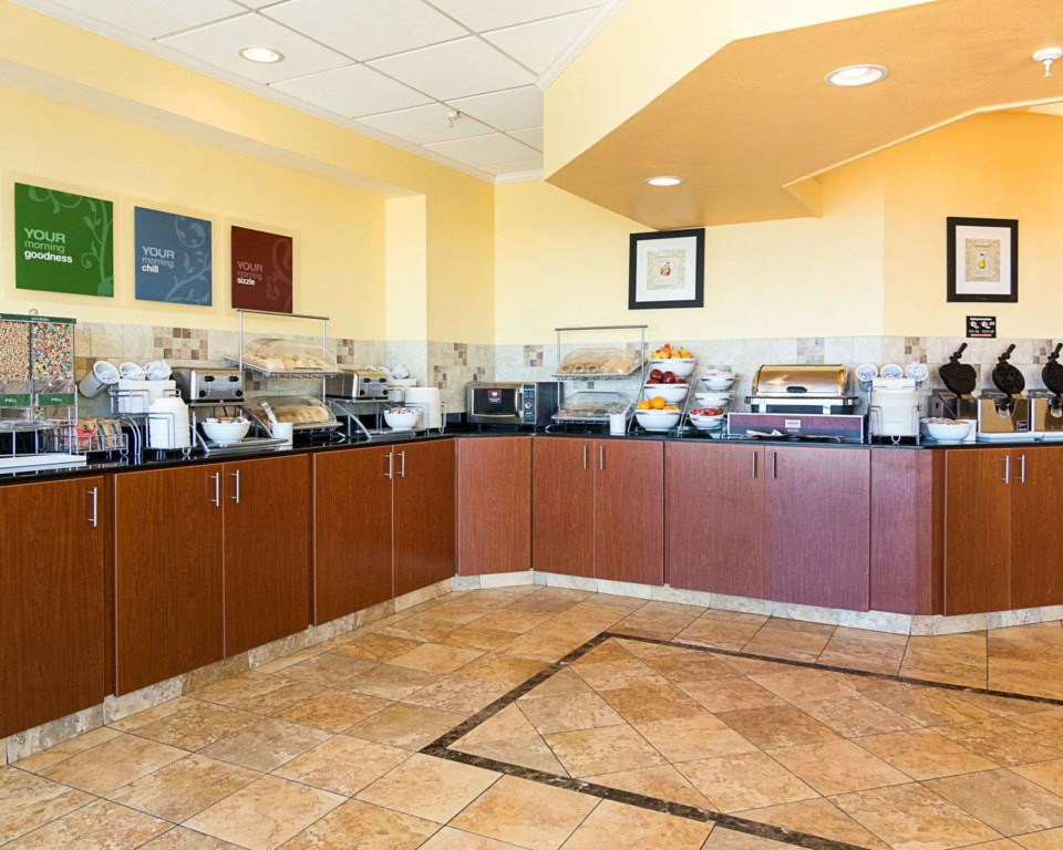 Comfort Suites Beachfront