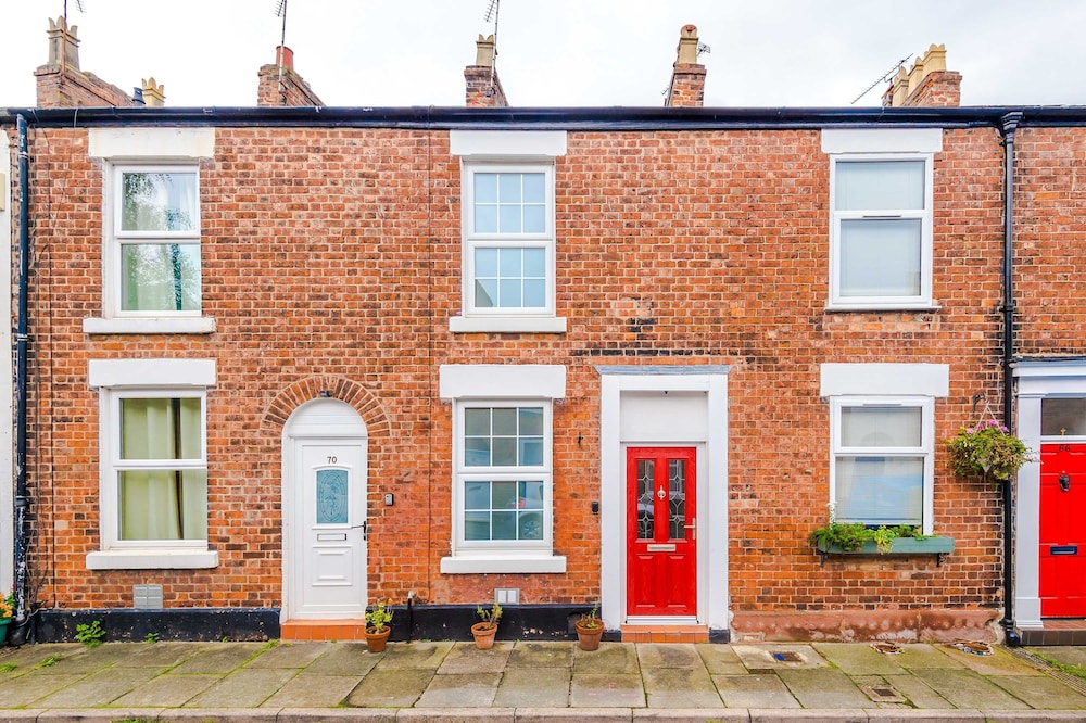 NEW Stylish Home Amazing Location Sleeps 6