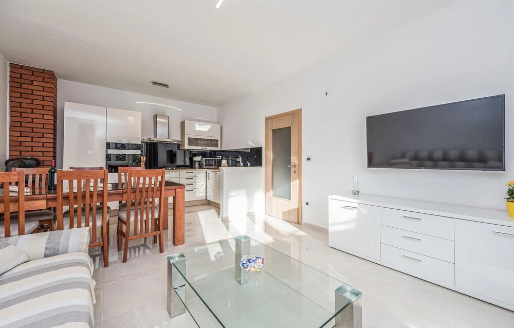 Nice Home In Vrsi With Wifi