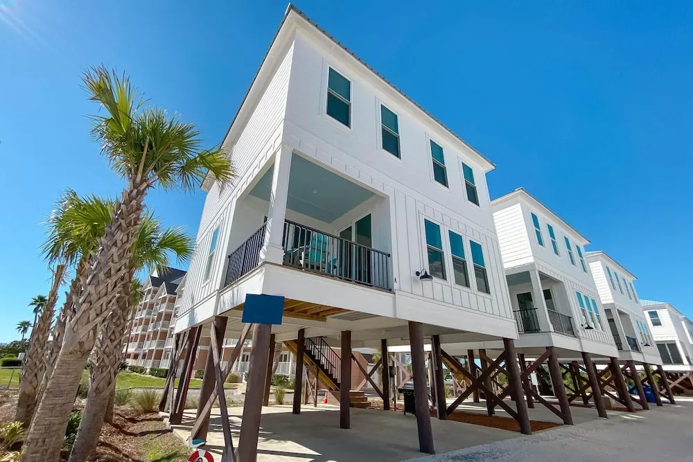 New Coastal Cottage w/ Gulf View, Shared Pool
