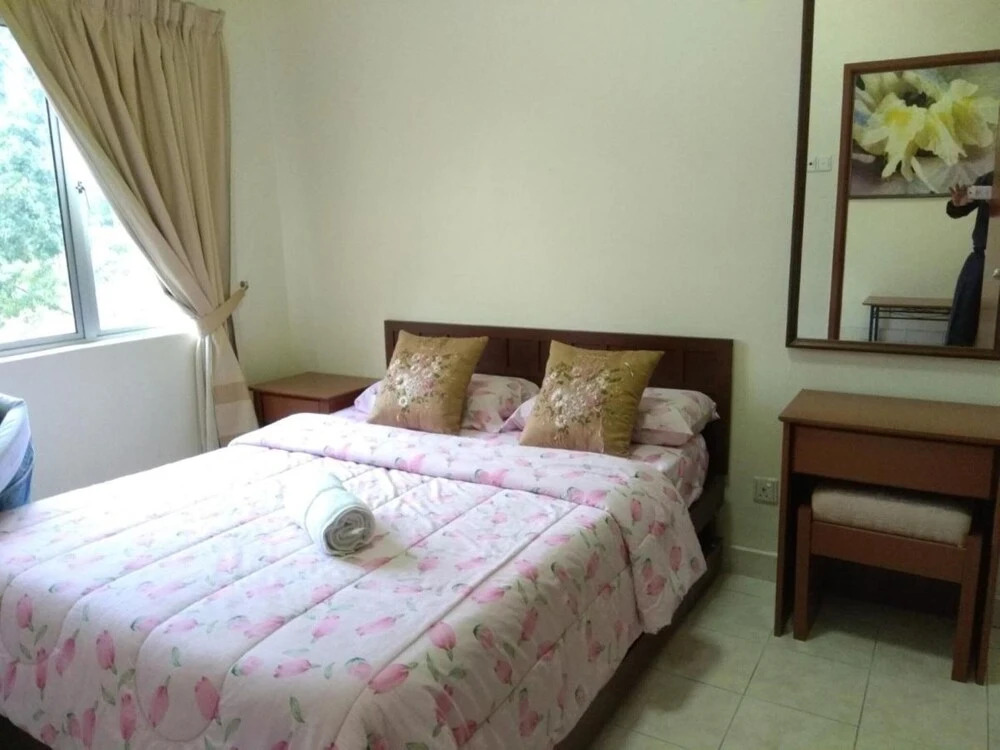 Suria Service Apartments @ Bukit Merak Laketown Resort by Oyo