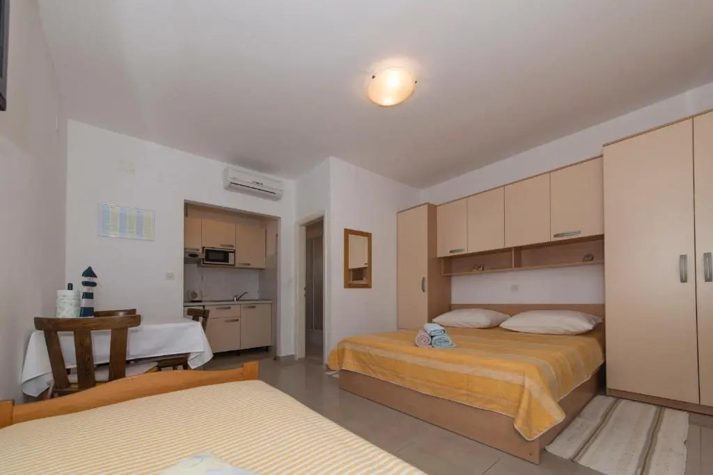 Apartment Studio Bešker