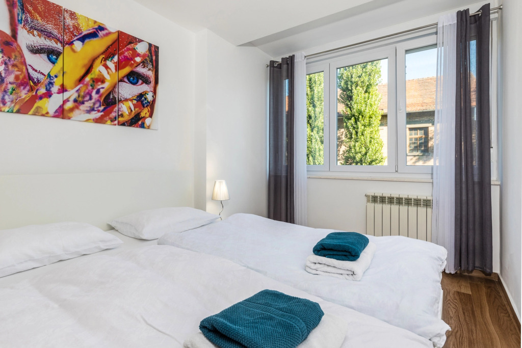 Modern 2bdr Apartment in Old Town- Best Location