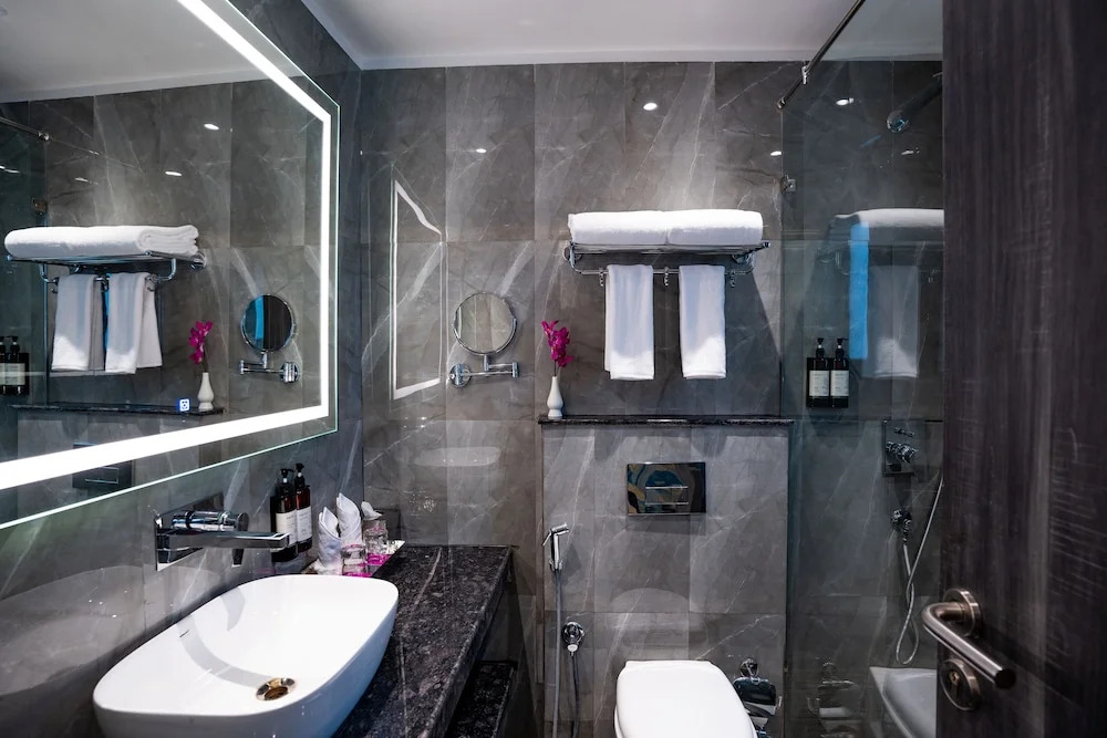 Regenta Inn Gurugram Sec-47 City Center