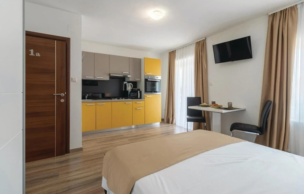 Nice Home in Zadar With Wifi and 8 Bedrooms