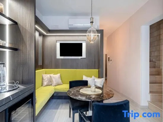 Terra | 2-Bedroom with Shared Kitchen & Balcony – Seafront Location