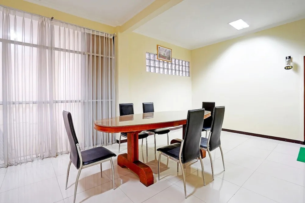 Urbanview Hotel Bartu Moh Toha Bandung by RedDoorz