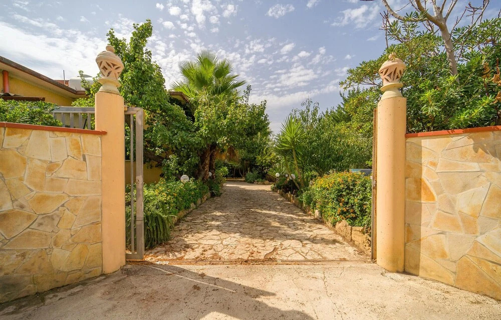 Lovely Home In Menfi With Wifi