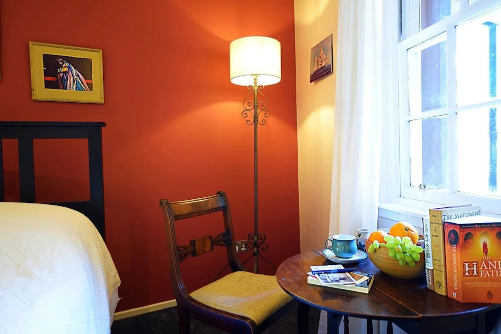 JOIVY Bohemian Writers Retreat in Heart of The Old Town