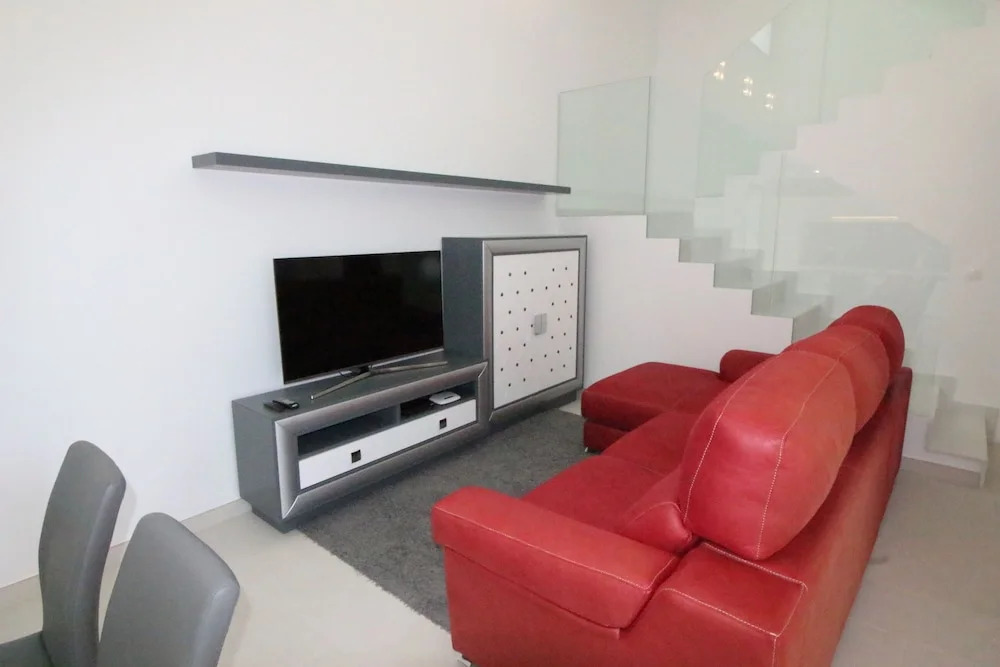 Villa con piscina Activa28