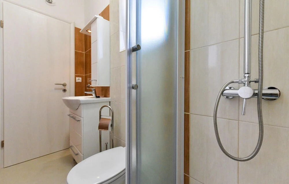 Lovely Home In Privlaka