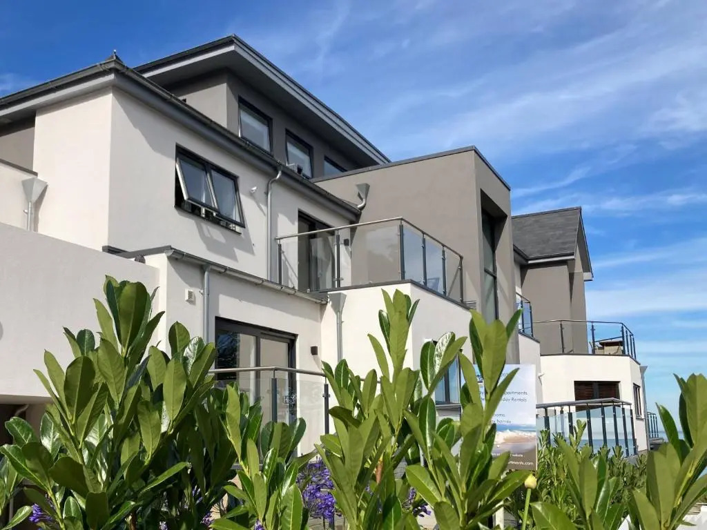 4 The Bayhouse