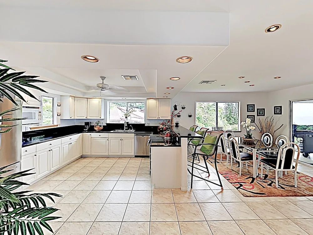 New Listing! Kona Sunset Hale W/ Ocean Views 3 Bedroom Home