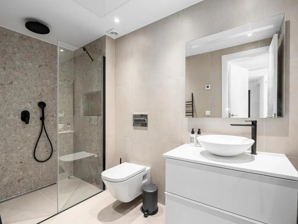 FRESH Renovated 2 bed Apt in best location RDR236