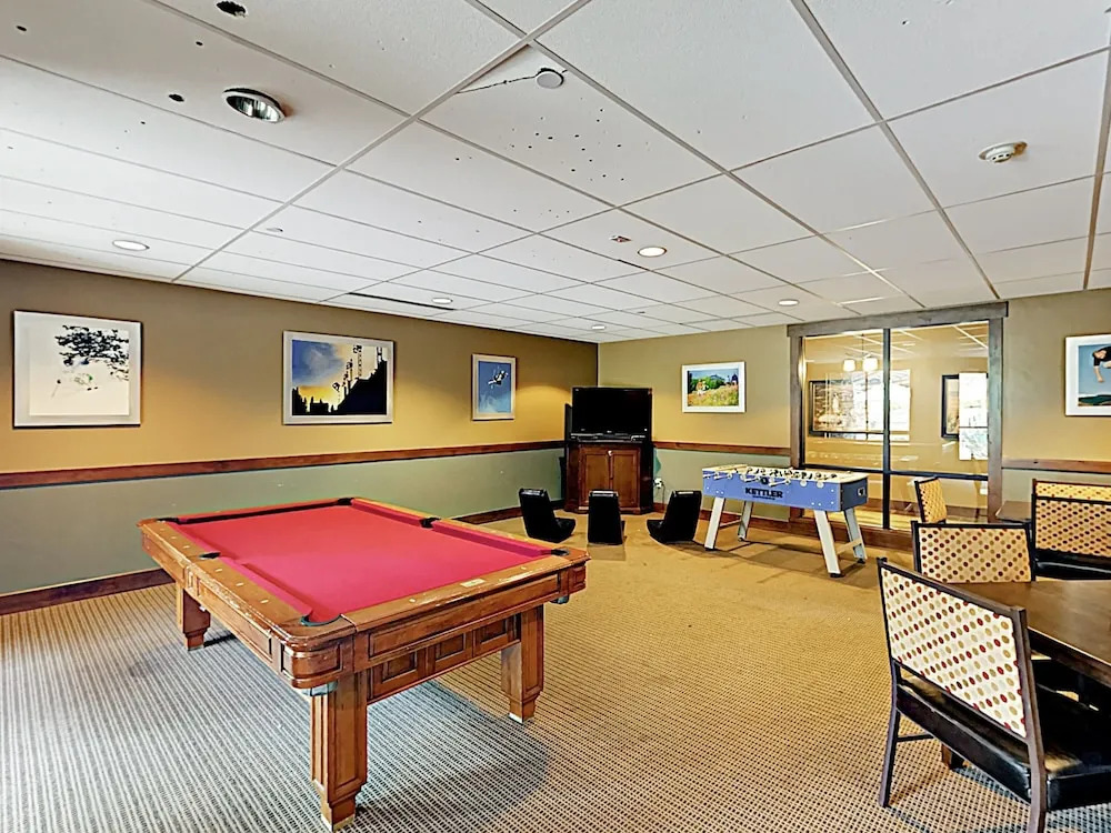 New Listing! Mountain-view W/ Pool & Gondola 2 Bedroom Condo