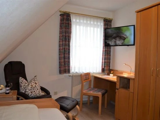Pension Regenscheit