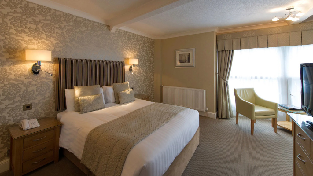 The Royal & Fortescue Hotel