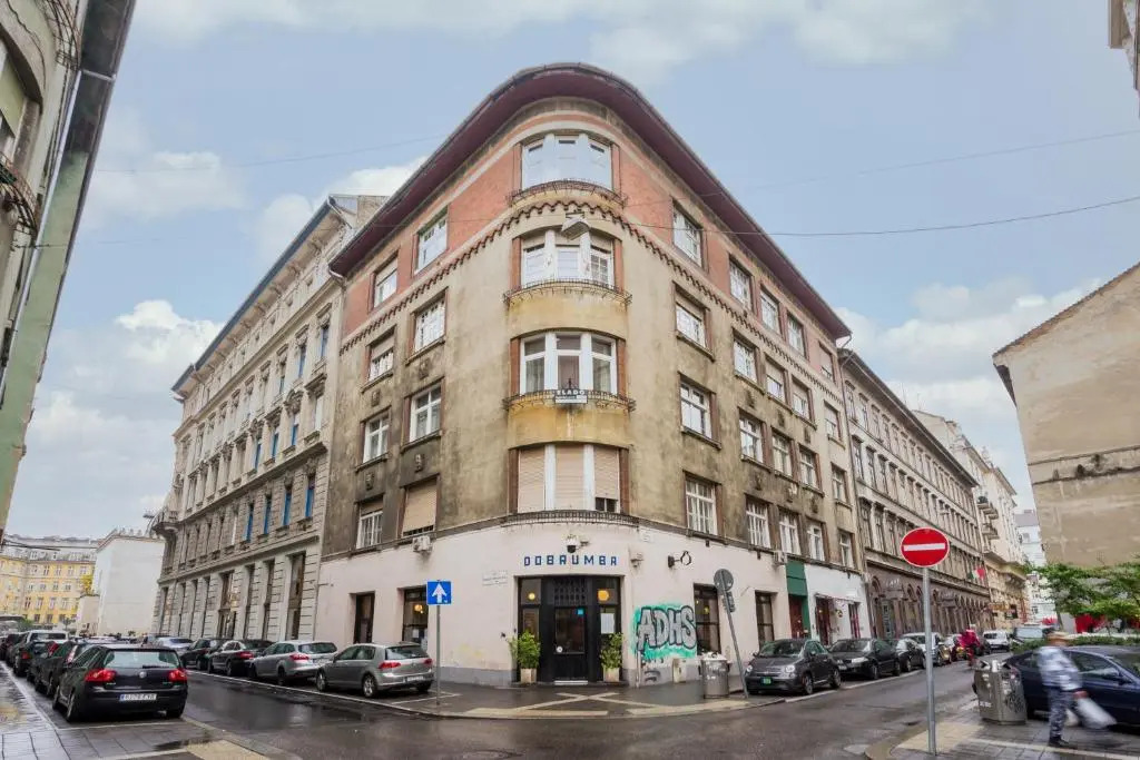 3 bedrooms bright flat in the heart of the city with free garage