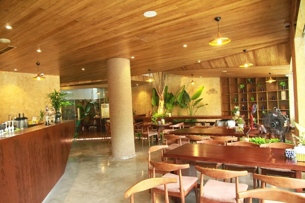 Draha Halong Hotel - Serenity, Charm and Nature - Preferred by Western Travelers
