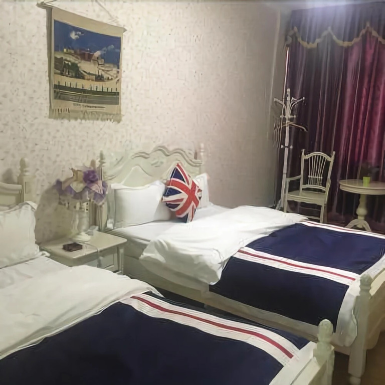 2+2 Garden Theme Hotel