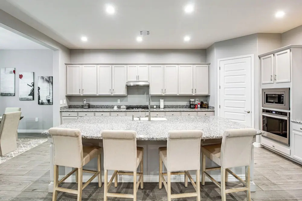 Marana Home w/ Pool Access & Mountain Views!