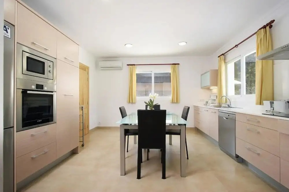 Villa - 4 Bedrooms with Pool and WiFi - 103196