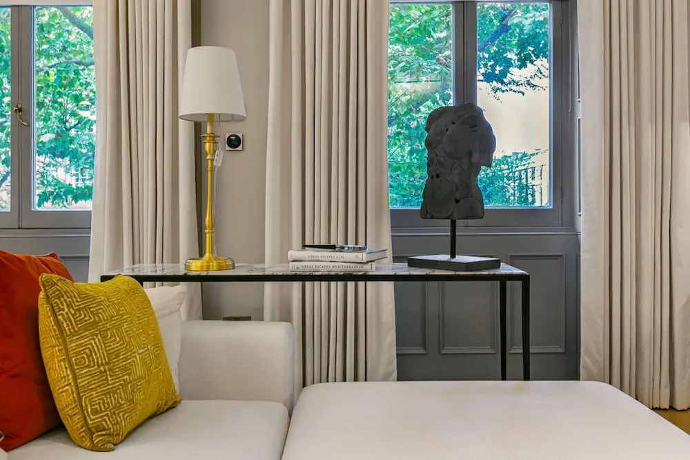 Ultra Luxury Holland Park Home - Central AC