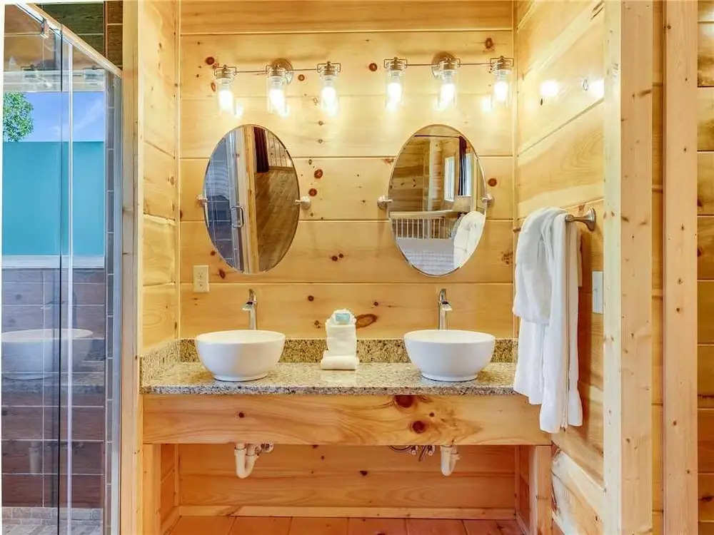Splash of Moonshine - Two Bedroom Cabin