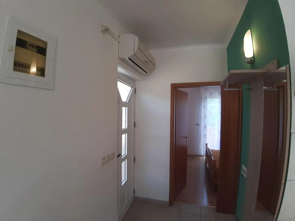 Apartments and Rooms Dobrila
