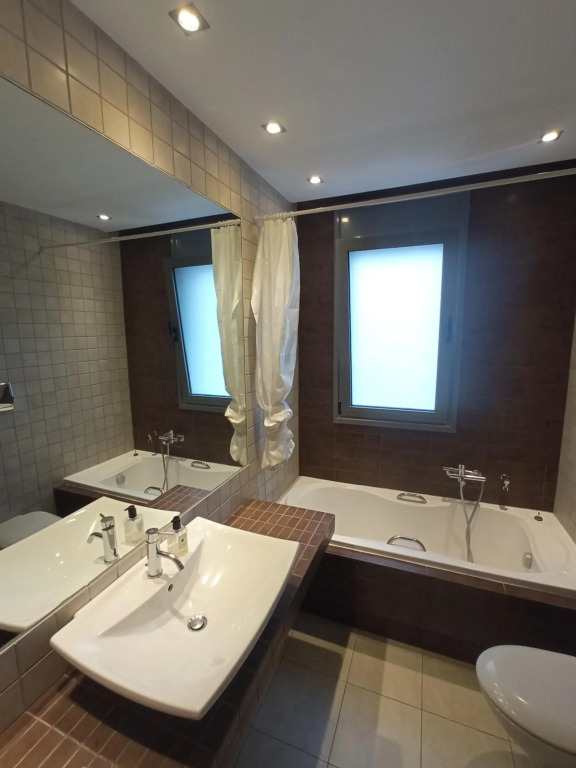 Ultra-Modern Living, Luxe 4BR with Private Outdoor Pool