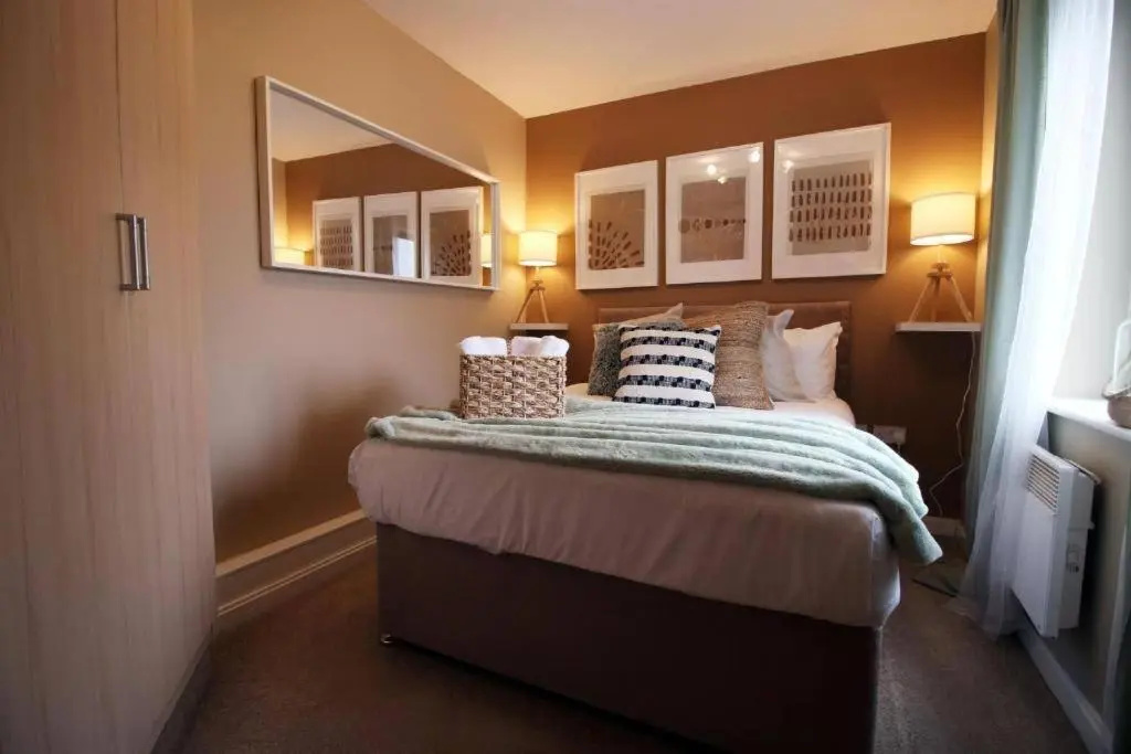The Observatory by Mia Living 2 bedroom apartment overlooking Swansea Beach with free parking