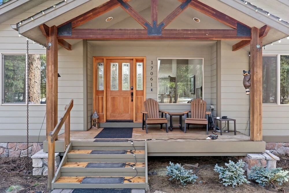 Super Coop 5 Bedroom Home by RedAwning, Bend