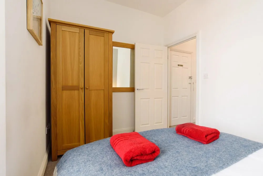 2 84a Albany Road