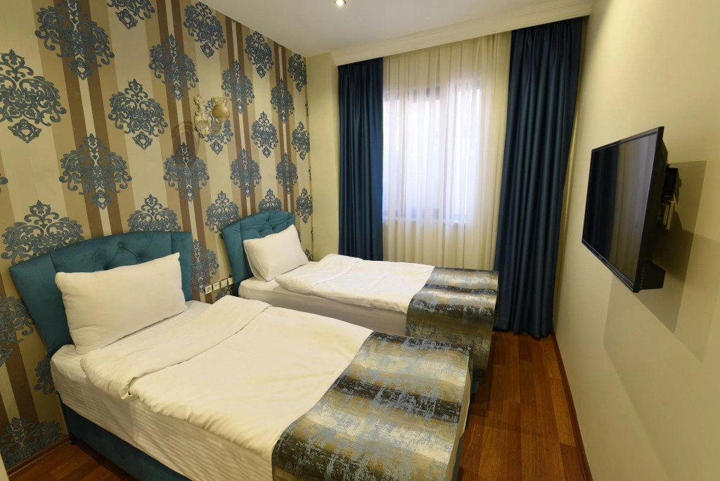 By Historial Hotel Due
