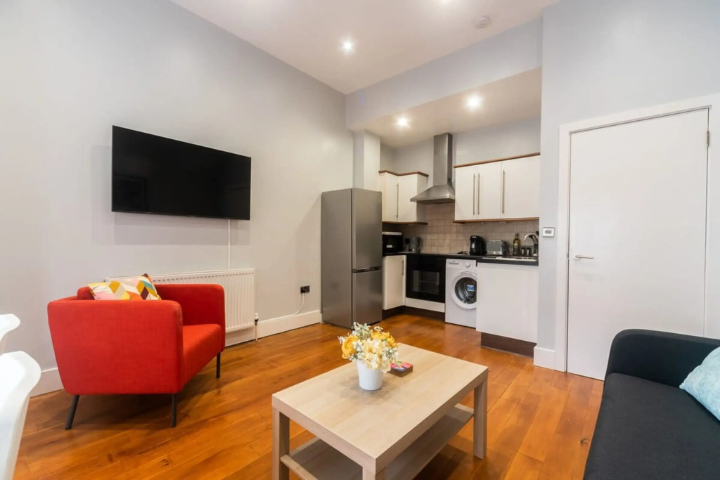 Refurbished St.johns Hill Apartment