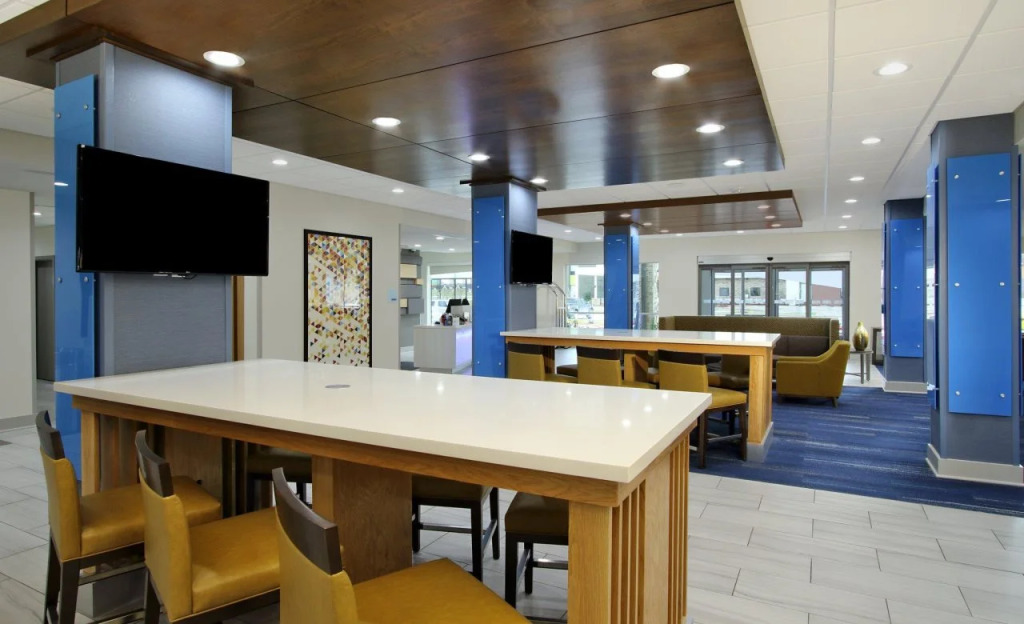 Holiday Inn Express & Suites - Lake Charles South Casino Area by IHG