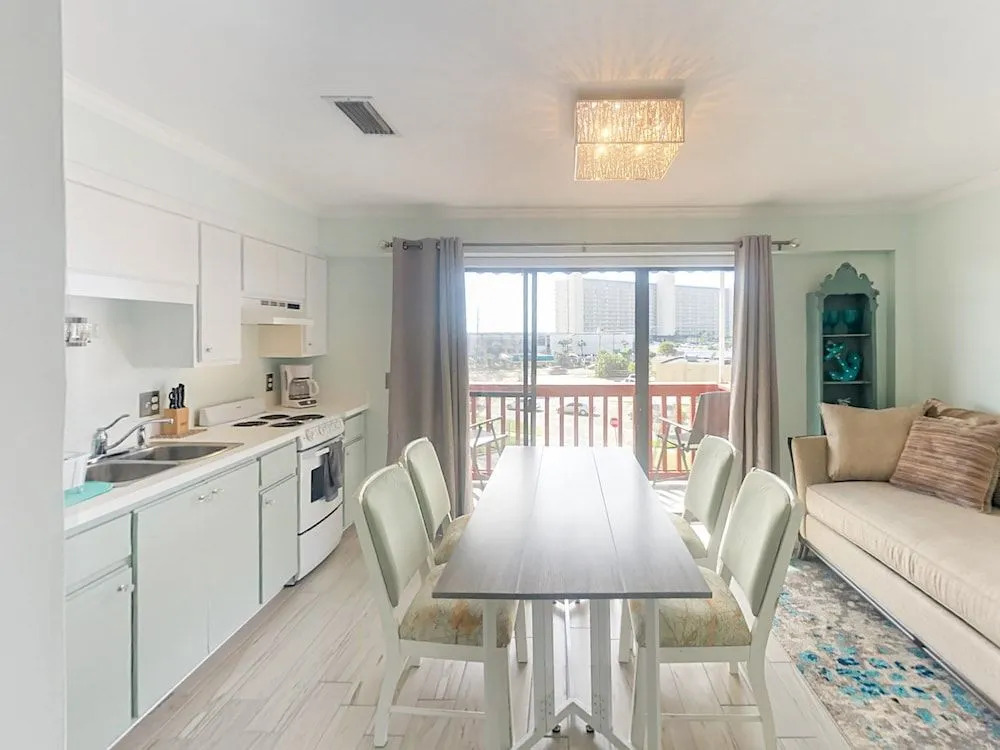 8730 Thomas Dr Condo Unit 1304A