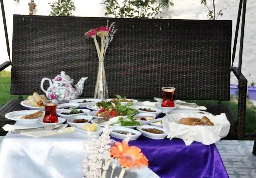Mor Salkım Konağı