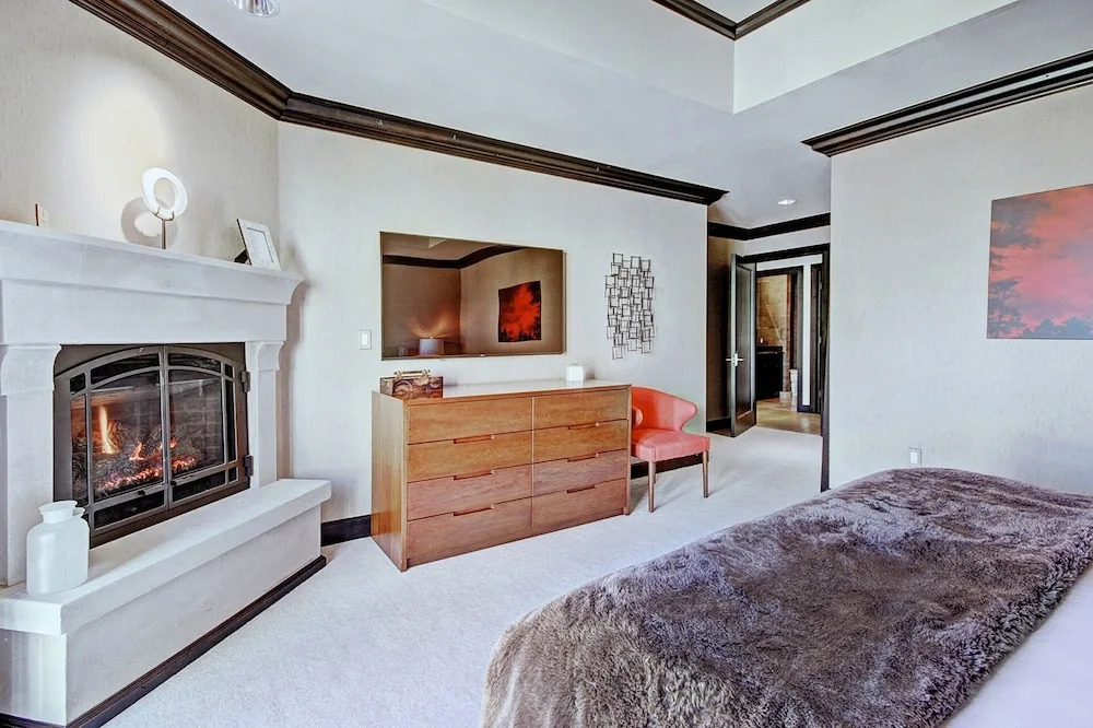 Iconic 5 Bedroom Penthouse at the Ritz-Carlton by RedAwning