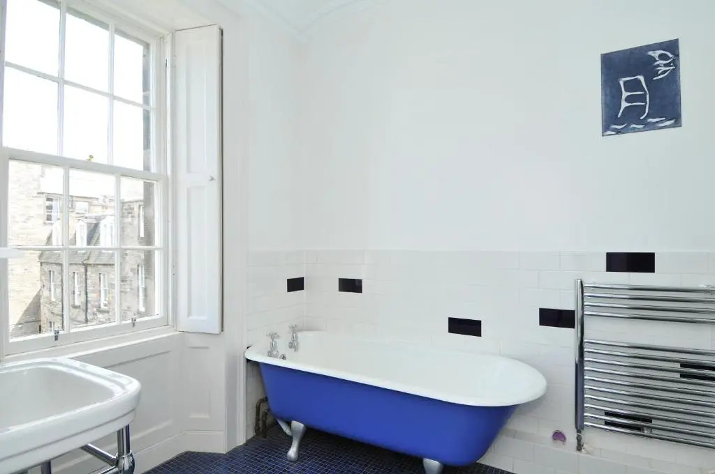 331 Attractive 2 bedroom apartment in Edinburgh's New Town