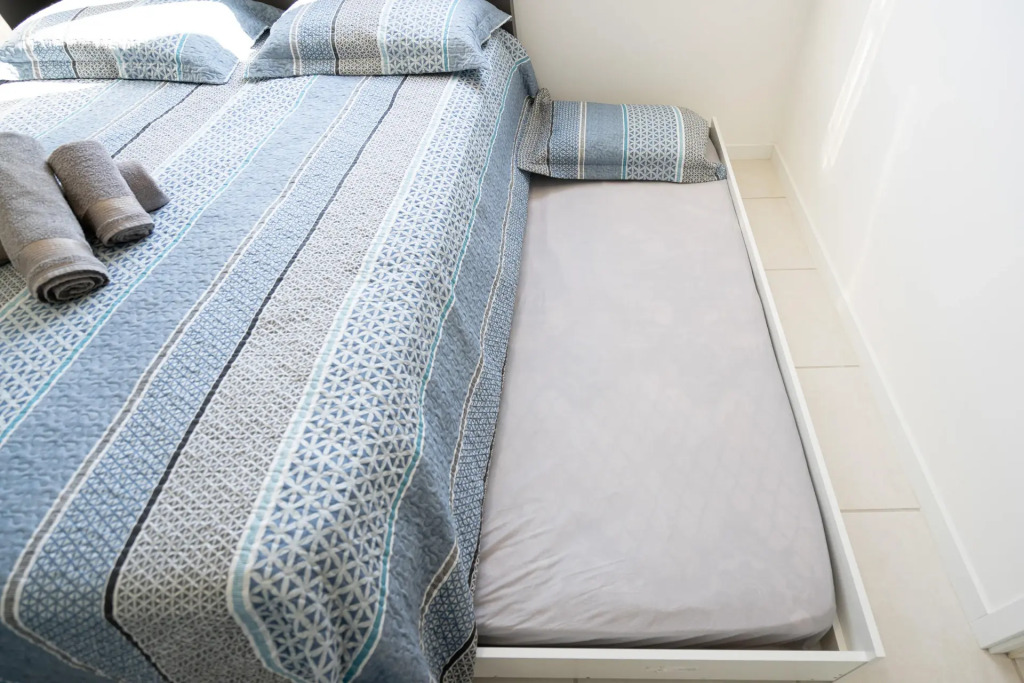 Apartamentos em Bal Piçarras 150M DA PRAIA com Sacada Wi Fi, Piscina, Portaria 24h, Playground e vaga de GARAGEM