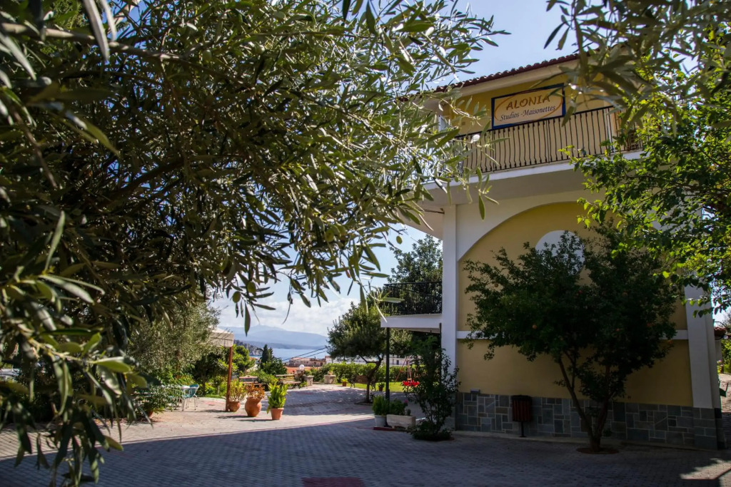 Alonia Studios & Maisonettes
