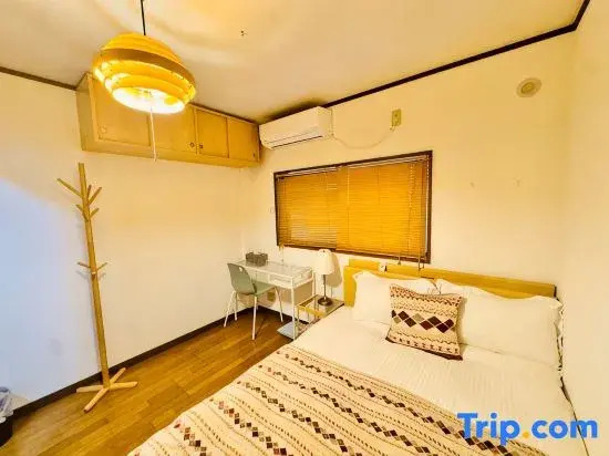 "Jiayi" 3-story building with elevator, 3 bedrooms, 2 bathrooms, 1 living room, 1 kitchen