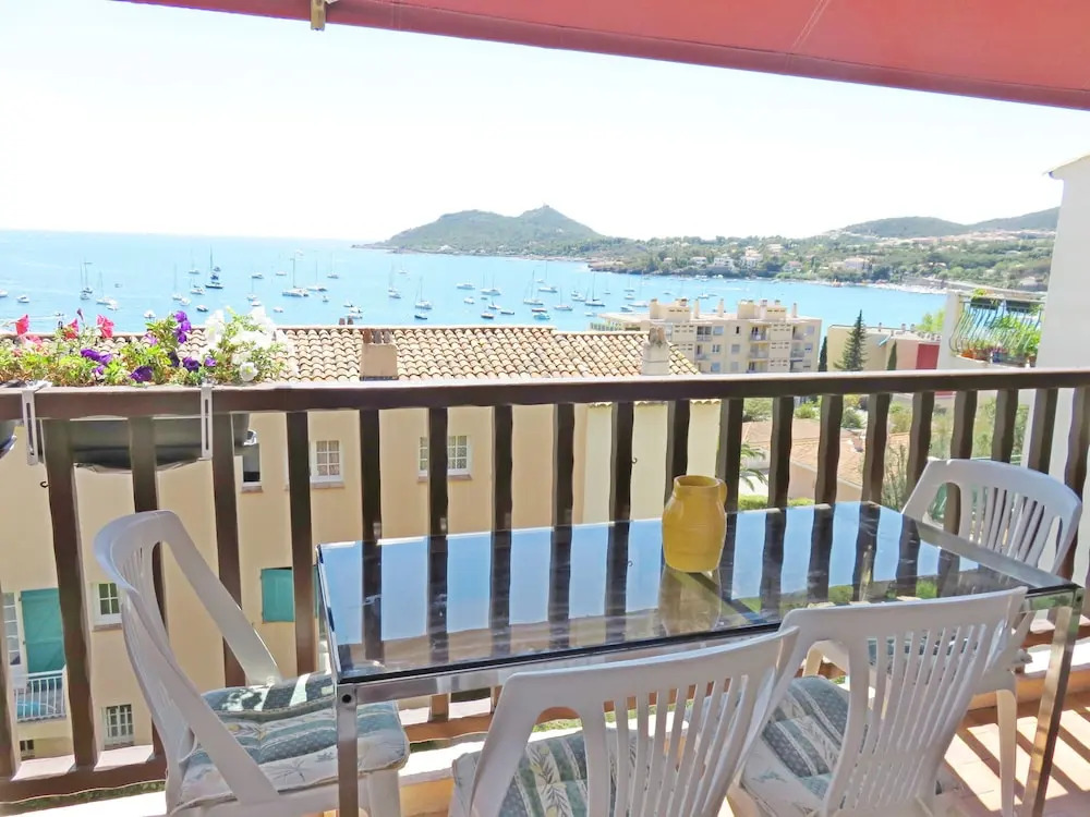 Agay appartement deux pièces vue mer