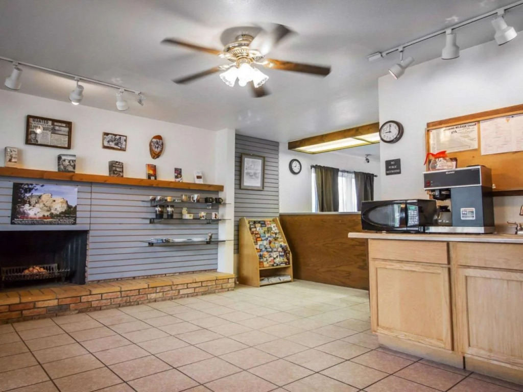 Deer Lodge Motel