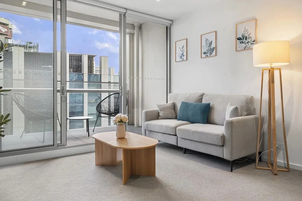 Marina-view 1-bed Apartment in Docklands